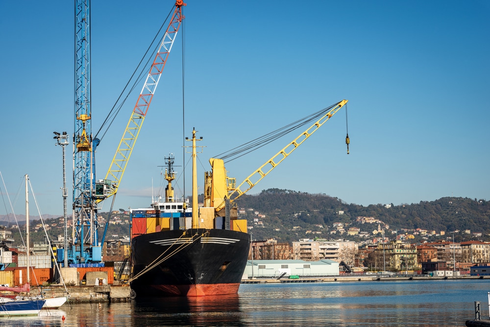 Common Cargo and Crane Injuries Sustained by Shipyard Workers